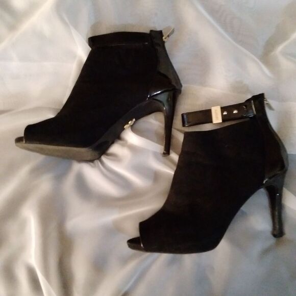 Jennifer Lopez JLo Poca Black Ankle Booties - Picture 4 of 8